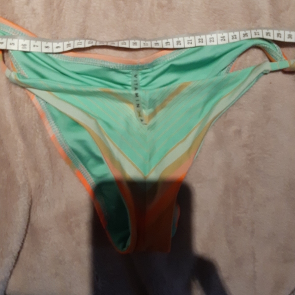 NWOT Vitamin A chevron swimsuit bottom - Picture 7 of 7